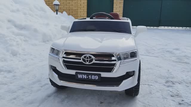 Обзор детского электромобиля Toyota Land Cruser 200