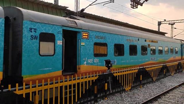 KJM WAP-7 "TUNGA" Brings YPR-KCVL AC Express to Bangarpet