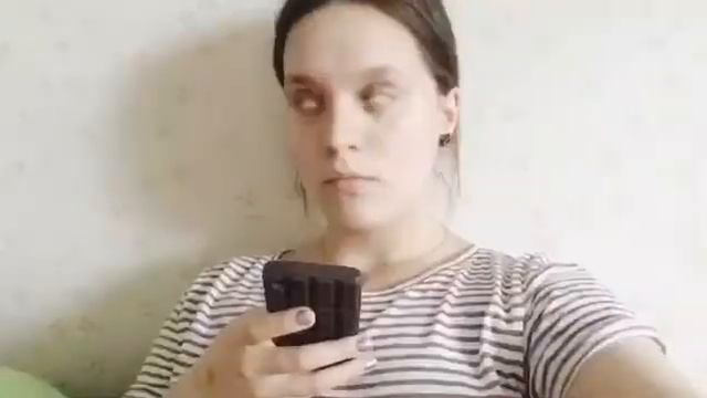Присела на 5 минут, и тут она..!