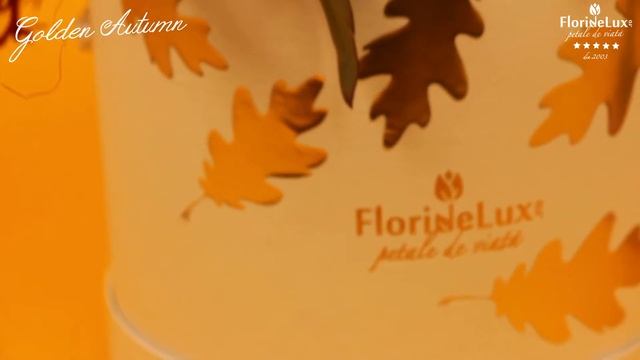 Cutie alba cu trandafiri cappucino si cale, aranjamente de toamna