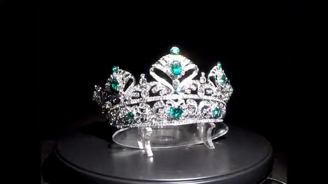Replica of Empress Maria Josepha's Kochert Tiara (Emerald version)