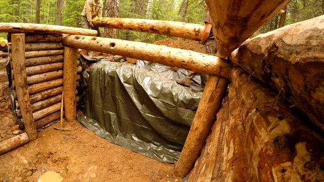 Лесные - дом под землей - медведь рядом, лесная кухня, стены и лестница