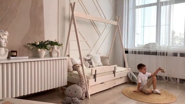 Детская кровать вигвам из массива дерева, беленая сосна