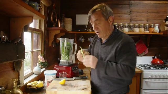 From Garden To Plate: My Favourite Leafy Green Smoothie Recipe