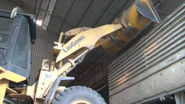 Thai rice mountain casts shadow over world markets