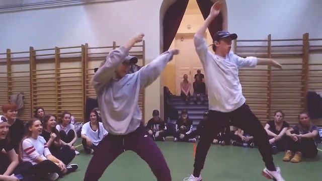 Love this duo! 🔥 "Mek It Bunx" by Mate Palinkas ft. Lilla Radoci
