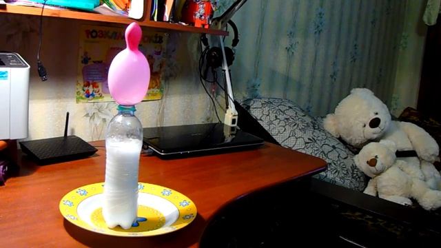 Надуваем шар с помощью соды и уксуса!!!!