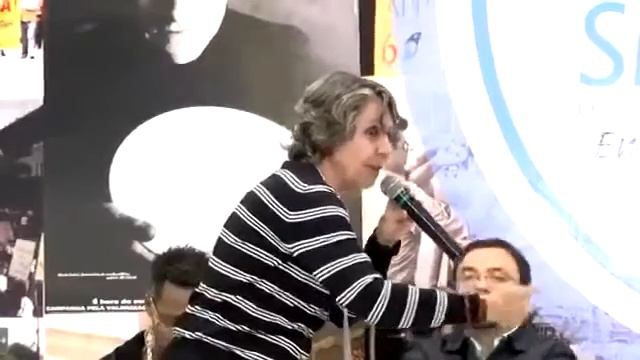 Erika Kokay explicando a destruição da família tradicional