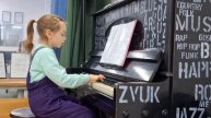 Ученица по классу фортепиано учебного музыкального центра "Звук и ритм"