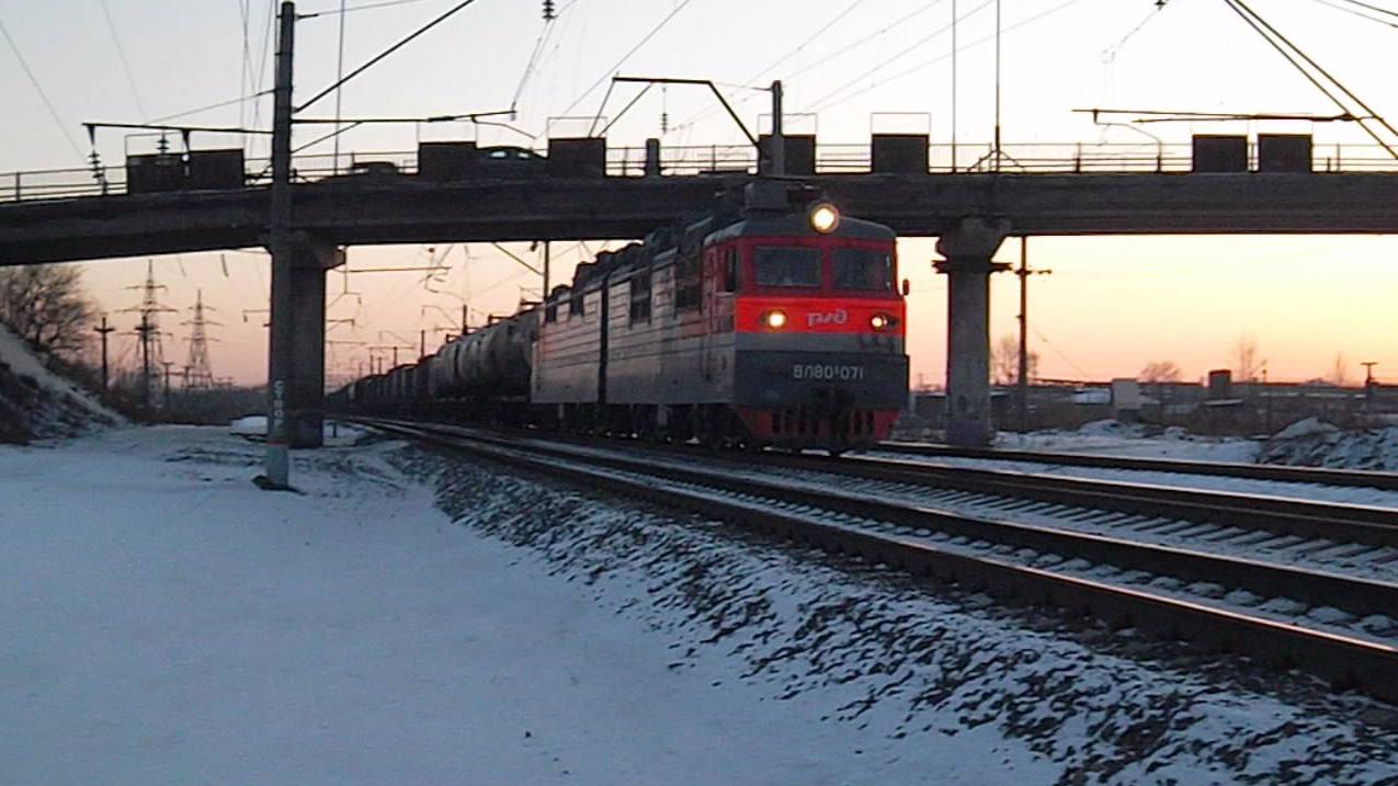 Электровоз ВЛ80С-071 и закат.