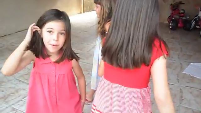Luanny, Lunna e Maria fazendo farra em casa.