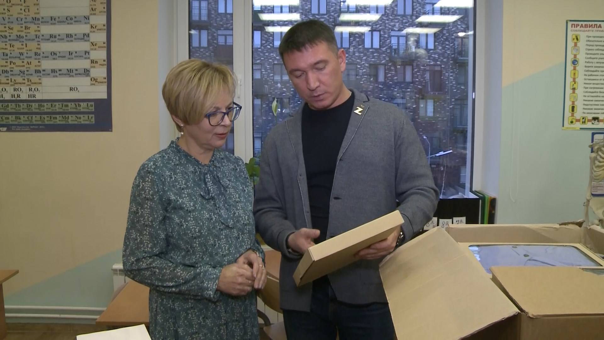(12+) Поддержка с тыла: в мытищинской школе «Вектор» передали дроны бойцам СВО