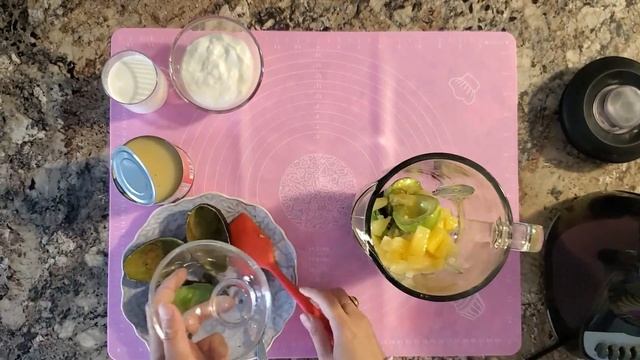 Avocado & Pineapple Smoothie Recipe - Urdu/Hindi - [English Subtitles] - Humaira Sid's Fusion