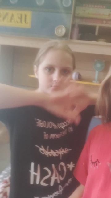 у меня завтра в 17 00 выйдет песня МАКИЯЖ не забудь посмотреть и ставь лайк. Мы очень старались❤🧡🧡