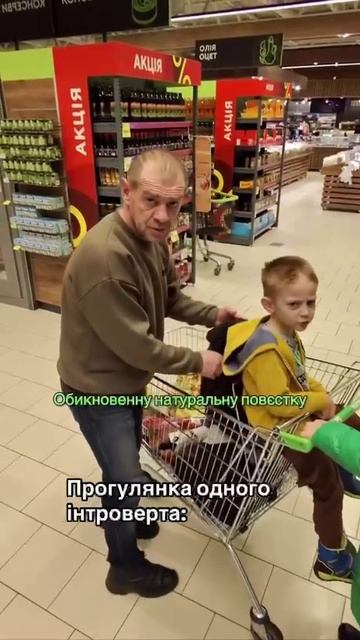 Парень на Украине сделал замечание мужчине за то, что тот наехал на куриное яйцо. После этого развяз