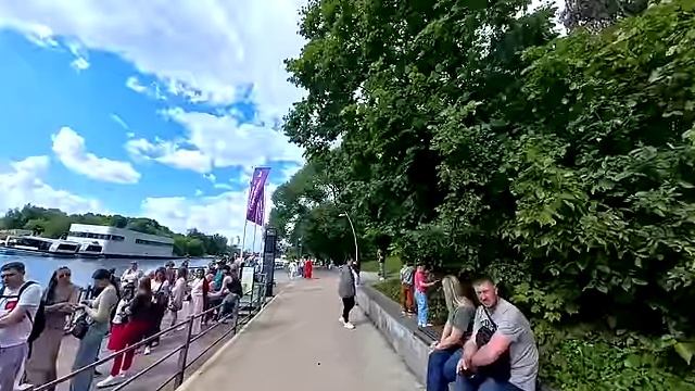Ну как твой болезный, жив еще? – ухмыляясь спросила соседка… А вернувшись домой раньше, обомлела…