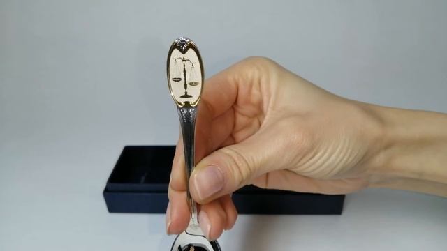 Серебряная чайная ложка с позолотой «Весы» 293ЛЖ03002