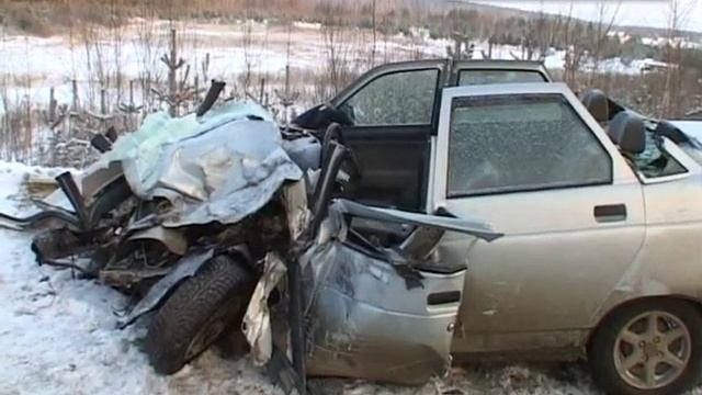 Десятка вышла на таран грузовику