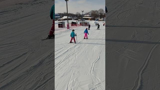 первые шаги на горных лыжах !