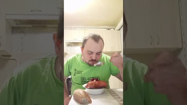 Обжор советской сарделькой