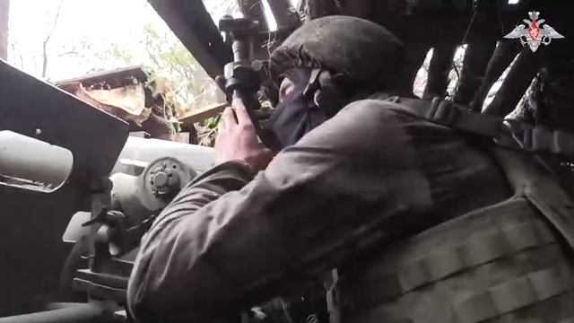 152-мм самоходную пушку 2С5 «Гиацинт-С» военнослужащие прозвали "длинной рукой".