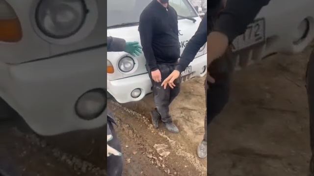 Отважная женщина обезвредила «чёрных мусорщиков» эти личности зачастили в Кот. посёлок "Крепость"