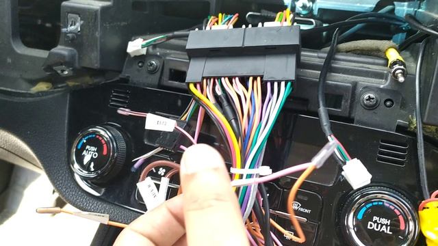 Kia Sportage 3, смена головного устройства на CarMedia YR-9014