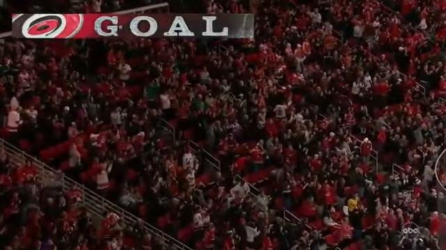 Andrei Svechnikov assists on Aho's goal vs Flyers (12 mar 2022)