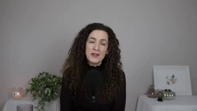 The Healing Power of Flowers with Claire Bowen from Honeysuckle & Hilda