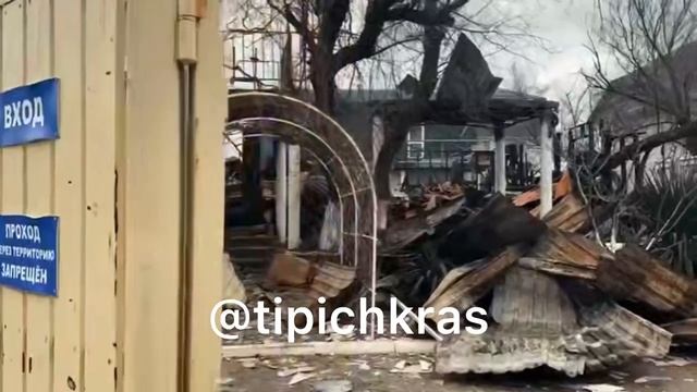 Вот так сейчас выглядит сгоревший вчера вечером в станице Благовещенской штаб волонтеров.