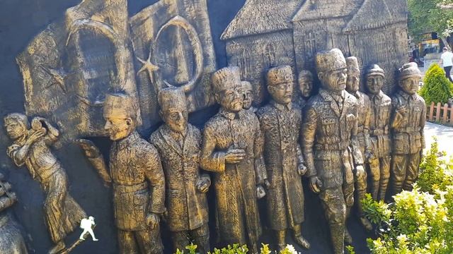 Başkent Ankara'da Gar ve Gençlik merkezinde gezip ve Polatlı'da Sakarya Şehitliğine ziyaret.