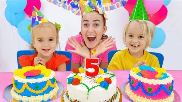 Алиса и мама готовятся к дню рождения Криса