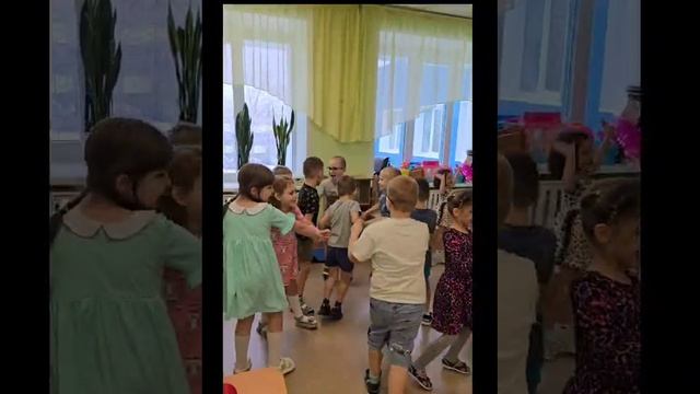 Поздравление для Есении и Макара с днём рождения в детском саду