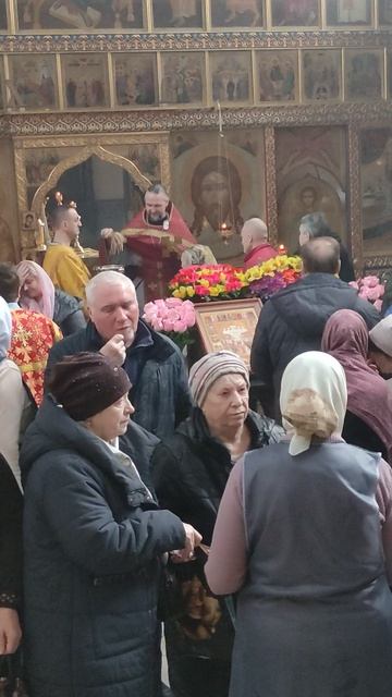 1000153147.mp4. Всех молящихся окропили Святой водой.Собор новомучеников и исповедников