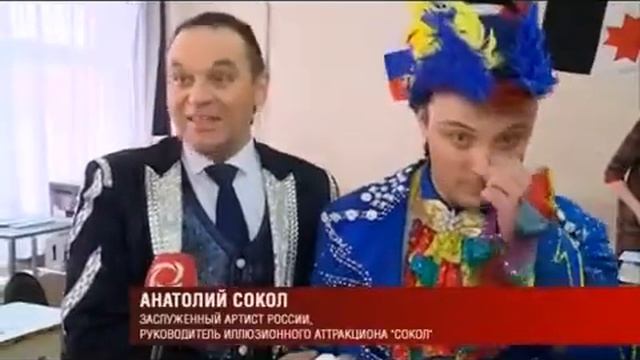 Артисты цирка Никулина пришли на выборы в Ижевске в костюмах и с попугаем