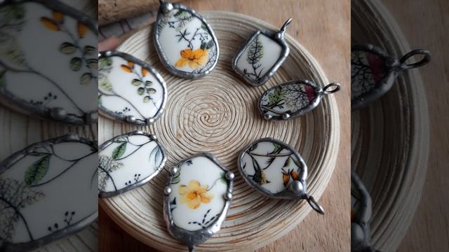 Кулоны из фарфора и олова в технике тиффани