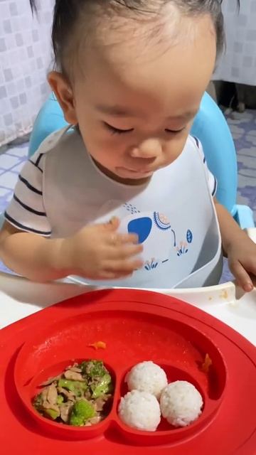 Baby Led Weaning | 11 month old eating tuna broccoli 🥦 #shorts #cute baby #blw