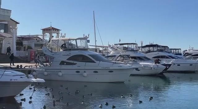 Море. Морпорт Сочи. Отличная погода