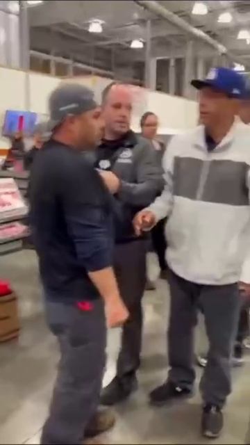 Драка за яйца в США   🙃😅🤣😂
