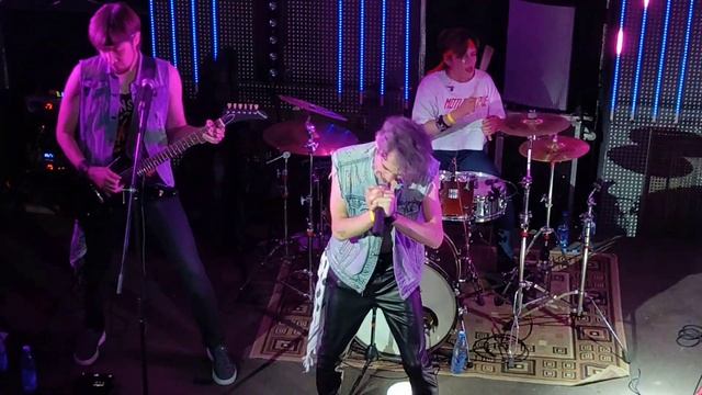 High Voltage - Loving You (Live at Reborn)