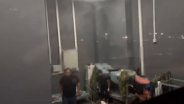 ‼️Местные жители в ЖК "Мякинино парк" пожаловались, что в диспетчерской живут  неизвестные люди‼️