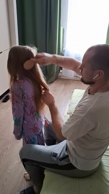 Папа заплетает косы😁🥰Таисия и папа в эфире🤩