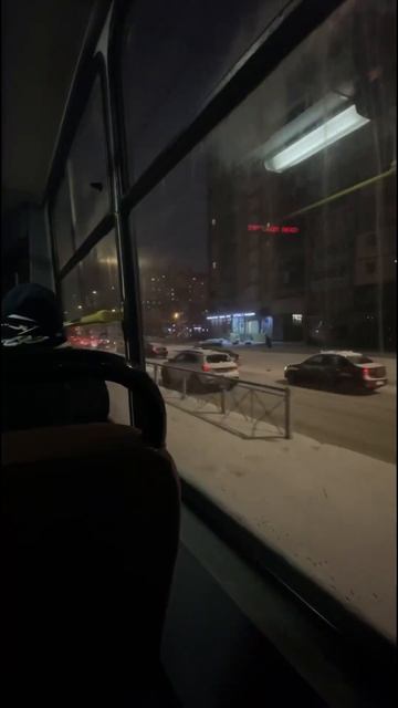 ЕХАТЬ В ТАМВАЕ И СЛУШАТЬ СОВЕТСКИЕ ПЕСНИ - ЭТО НЕВЕРОЯТНОЕ ОЩУЩЕНИЕ #ирониясудьбы #советскиепесни