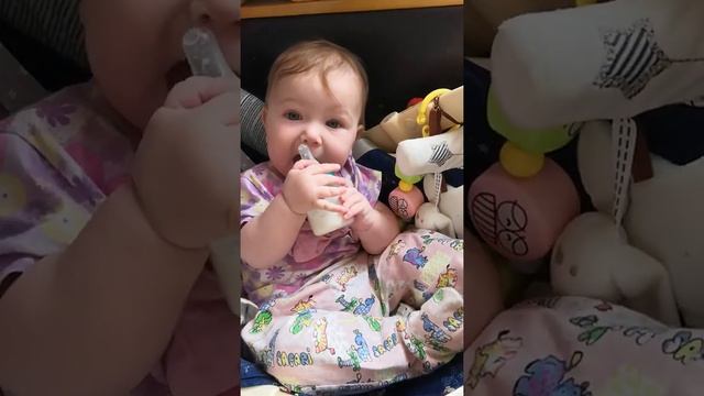Стефания играет