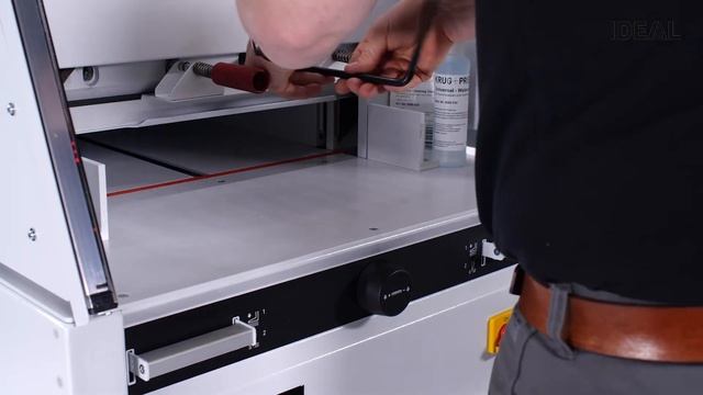 IDEAL Schneidemaschine Messerwechsel
