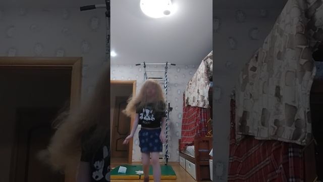 Катя танцует миш миш медвежонок