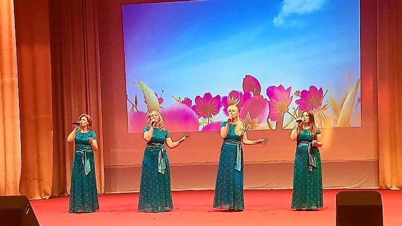 ЛОВИ - ШОУ-ГРУППА «ВЕРНИСАЖ»