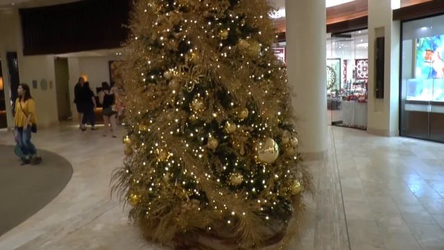 Waikiki Christmas Decorations with the Makaha Sons