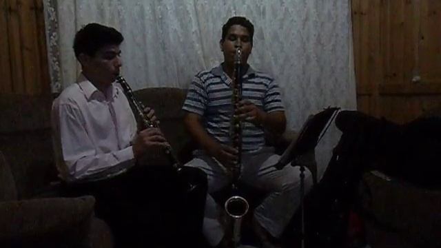 Raphael e Rafael de cascavel tocando clarone