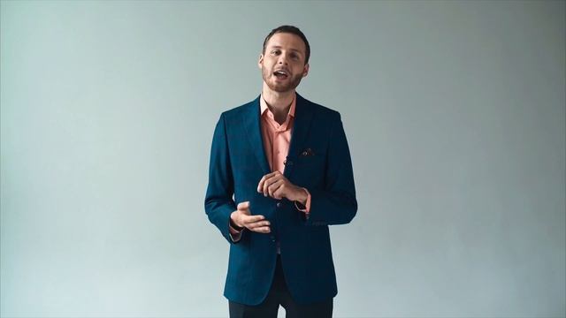 Stas Nikulin english-speaking host